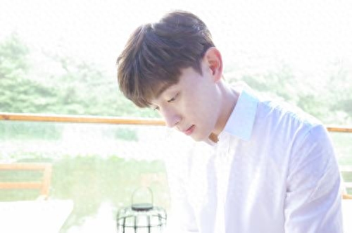男明星居然也这么瘦?姐妹们,该努力了
