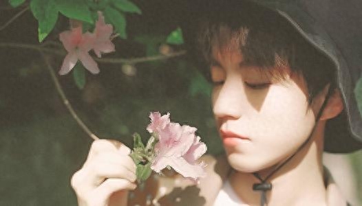 男明星居然也这么瘦?姐妹们,该努力了