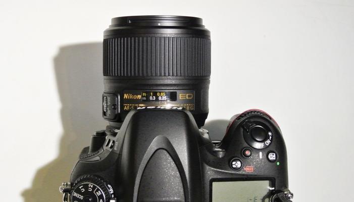 尼康35mm1.8(探索尼康35mm1.8的强大功能与出色性能)