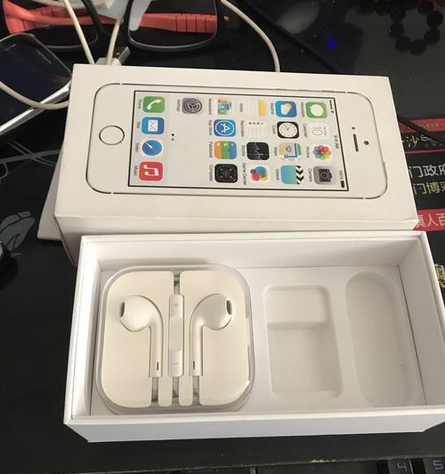 手机原配耳机的性能与质量如何?(一篇关于手机原配耳机的详细评测和使用体验)