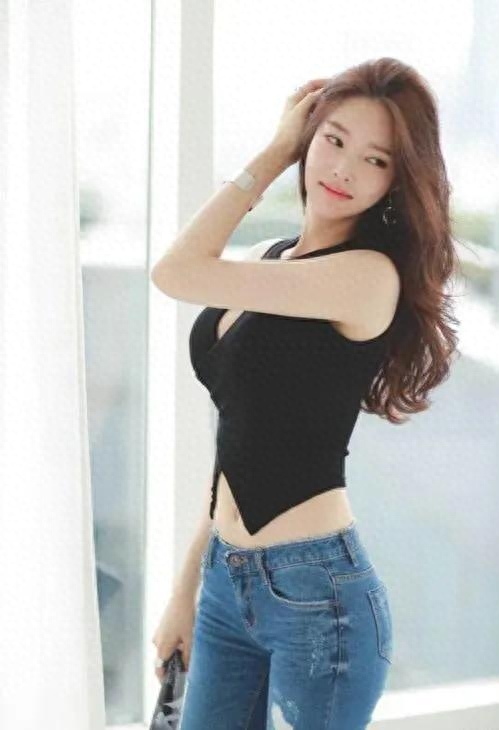 ​韩国人气女星朴正允，网友：身材与颜值的天花板