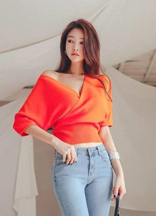 ​韩国人气女星朴正允，网友：身材与颜值的天花板