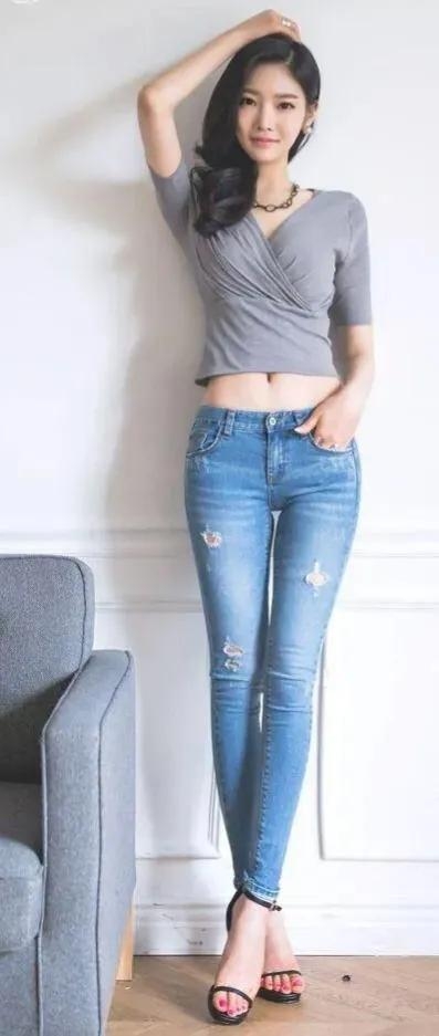 ​韩国人气女星朴正允，网友：身材与颜值的天花板