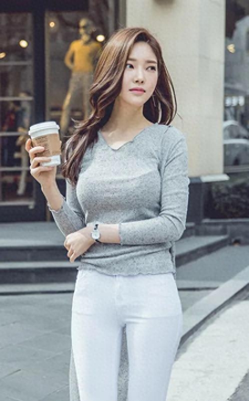 ​韩国人气女星朴正允，网友：身材与颜值的天花板