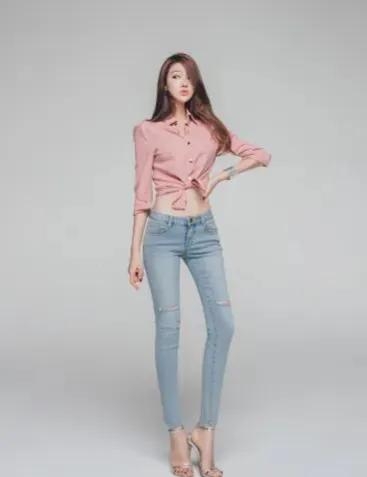 ​韩国人气女星朴正允，网友：身材与颜值的天花板
