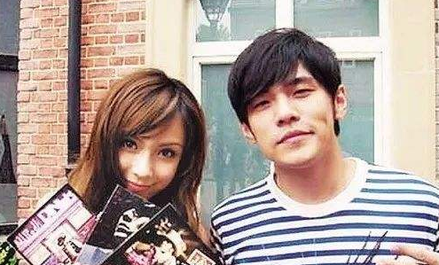 杨颖的绯闻男友有哪些?(黄晓明当初斥资2个亿的婚礼终究化作泡沫)
