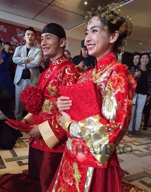 杨颖的绯闻男友有哪些?(黄晓明当初斥资2个亿的婚礼终究化作泡沫)
