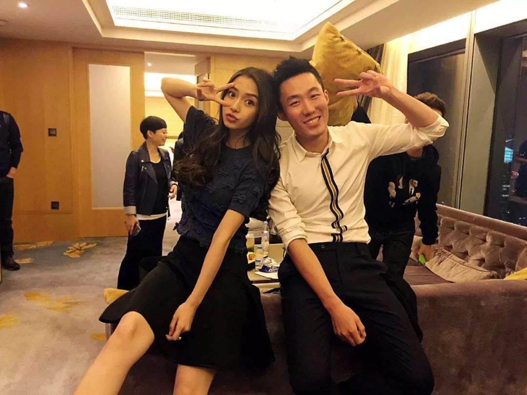 杨颖的绯闻男友有哪些?(黄晓明当初斥资2个亿的婚礼终究化作泡沫)