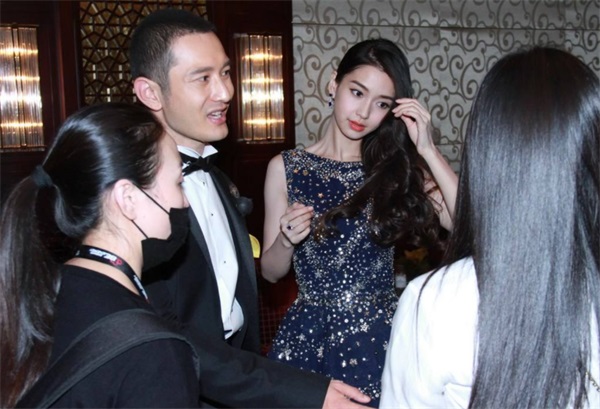 杨颖的绯闻男友有哪些?(黄晓明当初斥资2个亿的婚礼终究化作泡沫)