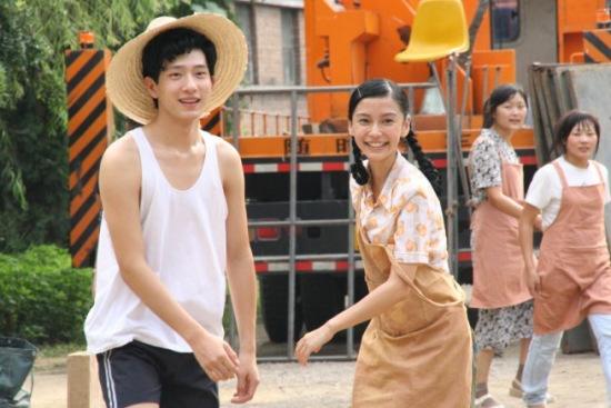 杨颖的绯闻男友有哪些?(黄晓明当初斥资2个亿的婚礼终究化作泡沫)