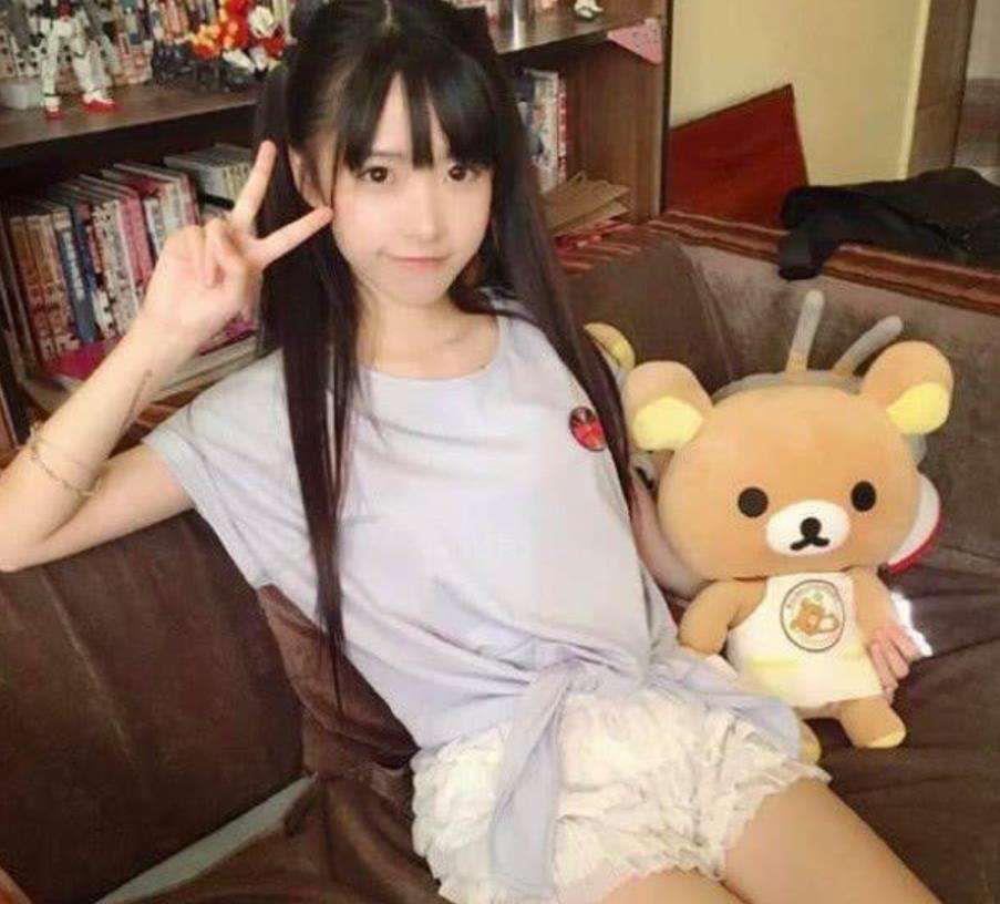 还记得“剪刀手”女孩?14年前网友扬言娶她,如今这样:还娶吗