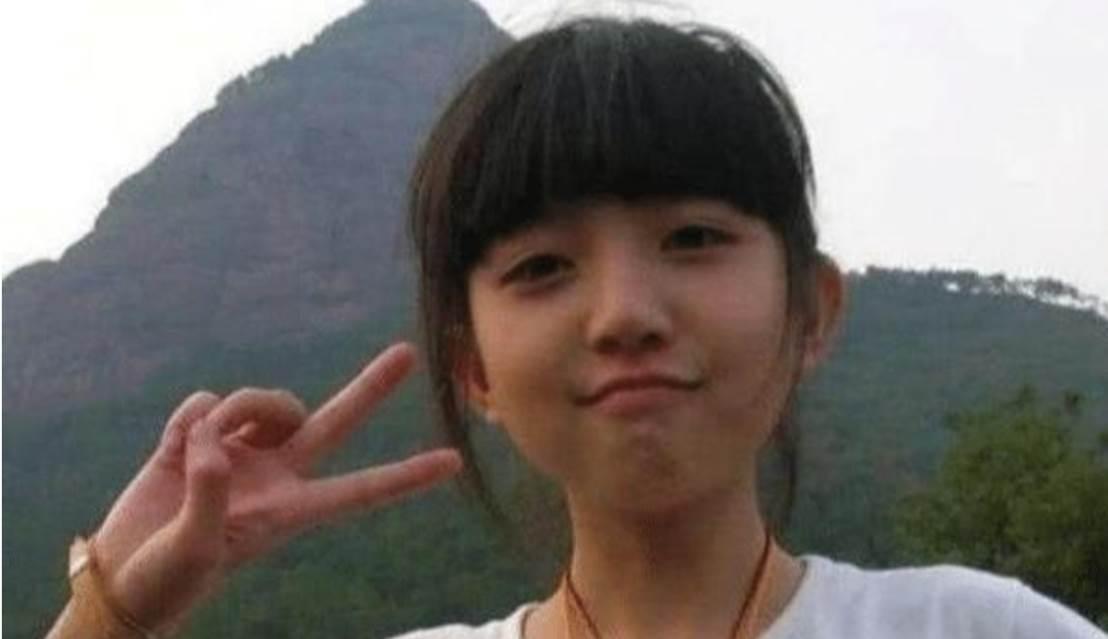 还记得“剪刀手”女孩?14年前网友扬言娶她,如今这样:还娶吗