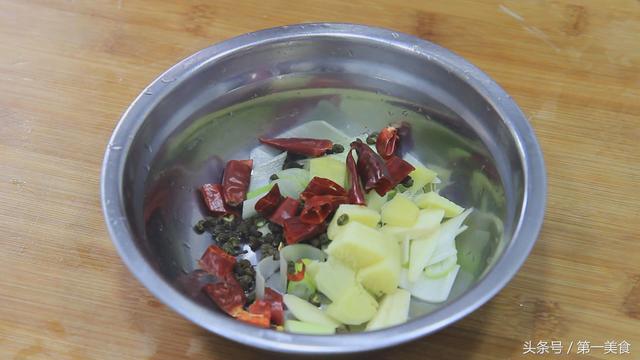 干锅虾最正宗的做法大全(厨师长分享干锅虾家常做法)