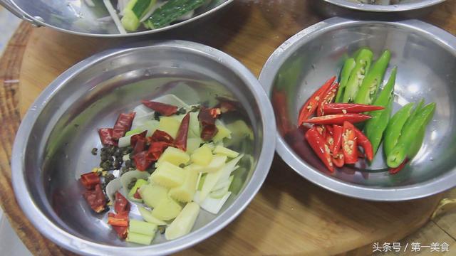 干锅虾最正宗的做法大全(厨师长分享干锅虾家常做法)