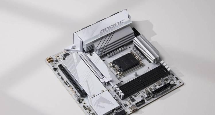 MATX主板的性能和特点解析(探索MATX主板的优势和应用领域)