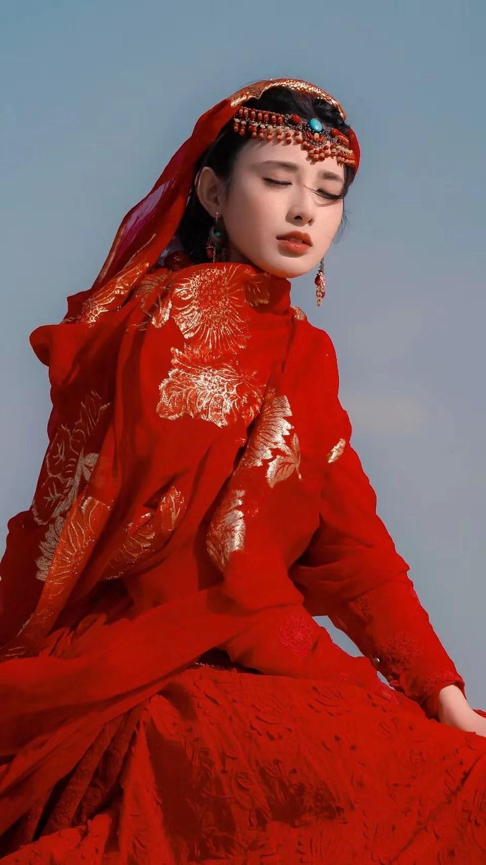 恭喜彭小苒凭《东宫》小枫获得华鼎奖最佳女演员提名 未来可期