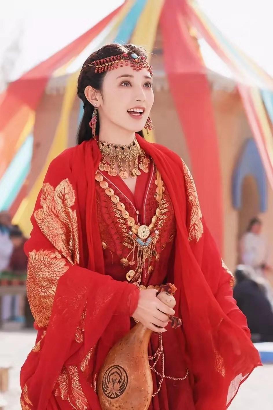 恭喜彭小苒凭《东宫》小枫获得华鼎奖最佳女演员提名 未来可期