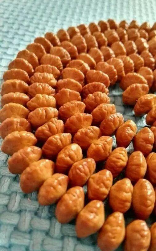 “金叶莲花菩提”,有人叫它钱串子,是一种颜值颇高的冷门文玩