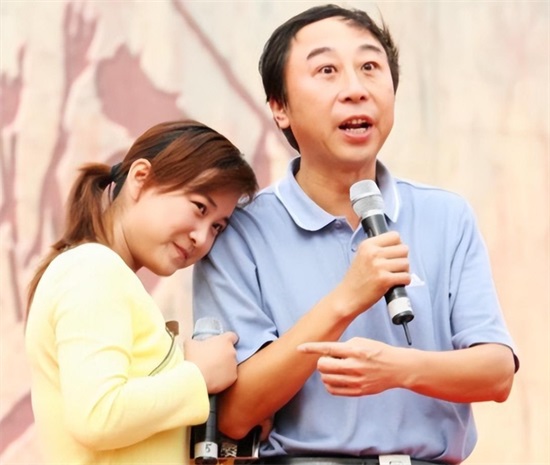 冯巩的学生杨松:他因搭档冯巩春晚爆红,后却成百万诈骗犯