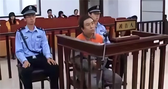 冯巩的学生杨松:他因搭档冯巩春晚爆红,后却成百万诈骗犯