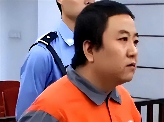冯巩的学生杨松:他因搭档冯巩春晚爆红,后却成百万诈骗犯