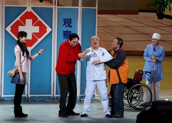 冯巩的学生杨松:他因搭档冯巩春晚爆红,后却成百万诈骗犯