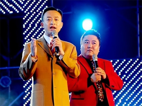 冯巩的学生杨松:他因搭档冯巩春晚爆红,后却成百万诈骗犯