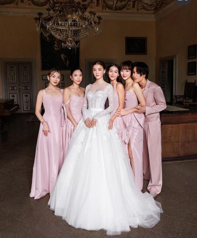 程晓玥晒吴千语婚礼,携富二代老公秀恩爱,否认婚礼寒酸