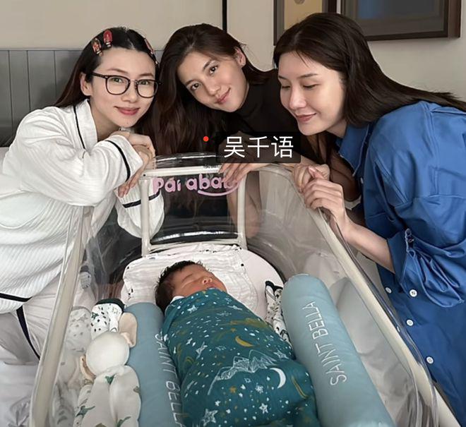 程晓玥晒吴千语婚礼,携富二代老公秀恩爱,否认婚礼寒酸