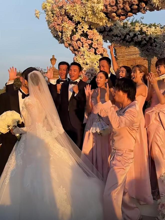 程晓玥晒吴千语婚礼,携富二代老公秀恩爱,否认婚礼寒酸