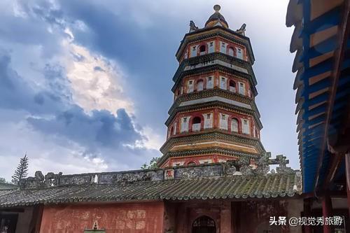 中国佛教名寺之一,南宗禅法的发源地,广东省韶关市南华寺