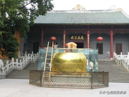 中国佛教名寺之一,南宗禅法的发源地,广东省韶关市南华寺