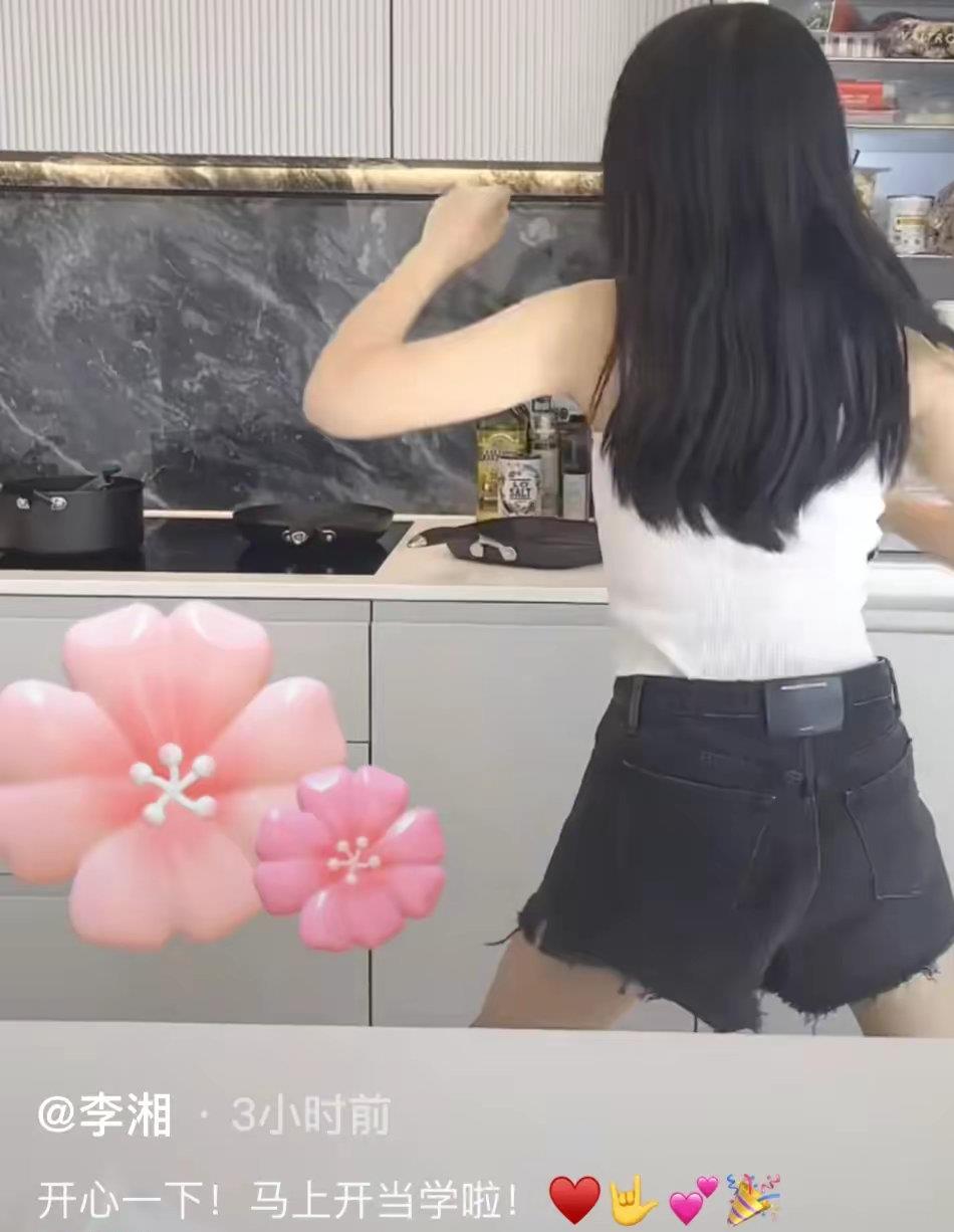不愧是演员!王岳伦李湘甜蜜同框,虽感情有隔阂但为王诗龄都忍了