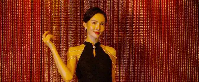 这一天,金晨在巴黎跳傣族舞,我才知道什么叫“极致的腰臀比”