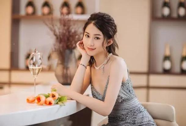 还记得《微微一笑》小雨妖妖吗?演戏都是配角,如今还是不温不火