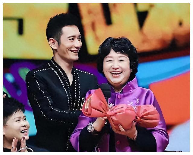 黄晓明强有力的后盾,张素霞对儿媳杨颖赞不绝口