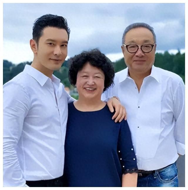 黄晓明强有力的后盾,张素霞对儿媳杨颖赞不绝口
