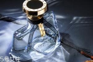 香水喷太多了怎么办?用湿毛巾擦拭 香水喷太多了怎么办?用湿毛巾擦拭