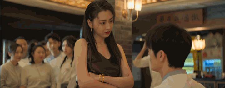 全女班底,咋拍出的爹味