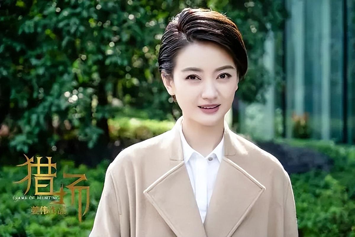 全素颜出镜皮肤好,37岁演员朱杰现身医院,网传嫁入豪门生活低调
