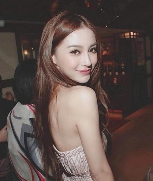 baby嫩模时期的照片(嫩模时期的Angelababy,美的惊人)