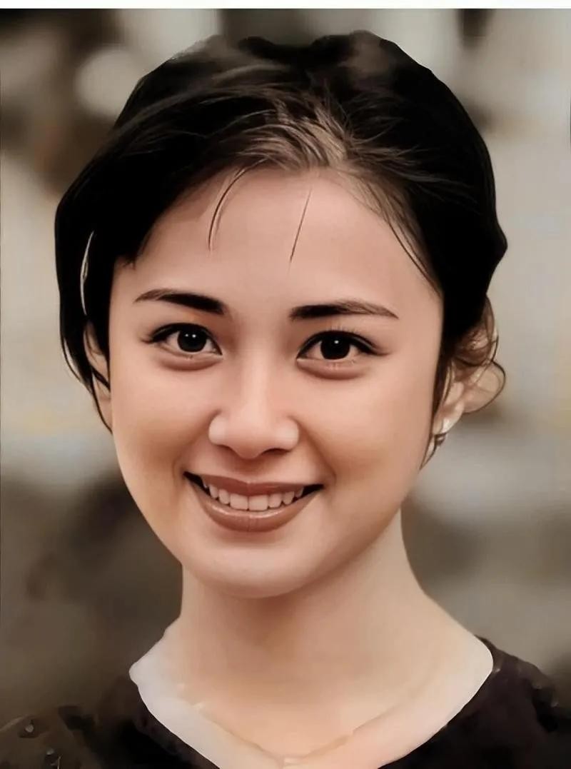 中国东北美女演员——傅艺伟