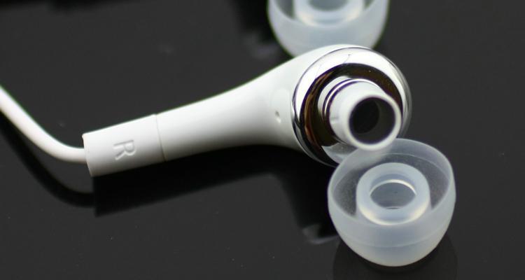 三星i9300耳机的音质和舒适度如何?(以三星i9300耳机为例,探讨其音质和舒适度的表现)