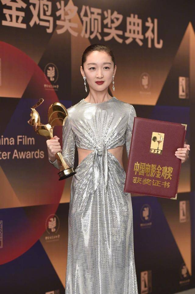 没想到!“三金影后”周冬雨曾被“潜规则”,揭开娱乐圈混乱情史