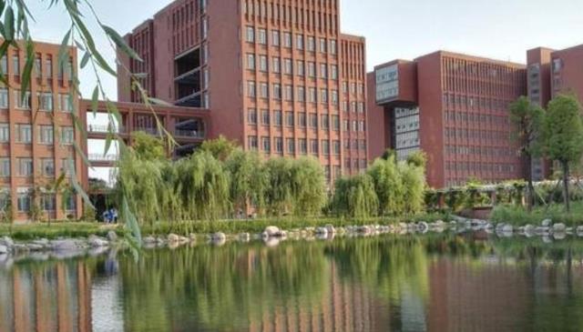 河南这所大学,由二本升为一本,学生却高兴不起来,这是为何呢?