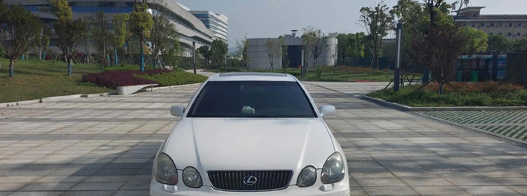 豪华操控兼具的GS300座驾(性能出众、奢华至上的豪华车之王)