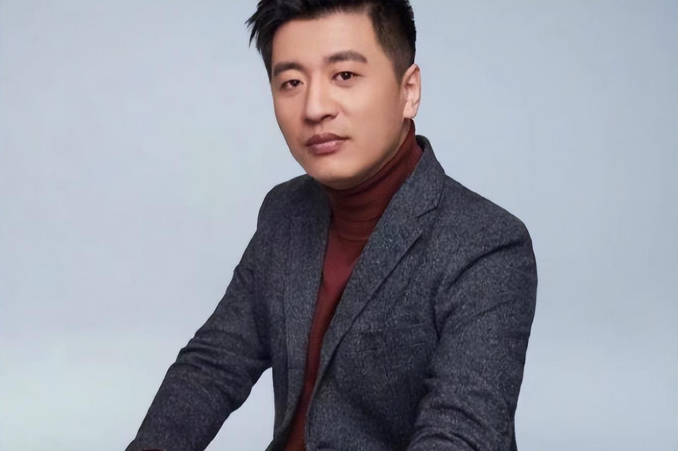网红考研教师张雪峰:从网络红人到千夫所指,他究竟错在哪里?