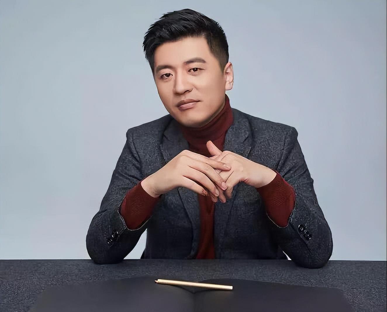 网红考研教师张雪峰:从网络红人到千夫所指,他究竟错在哪里?