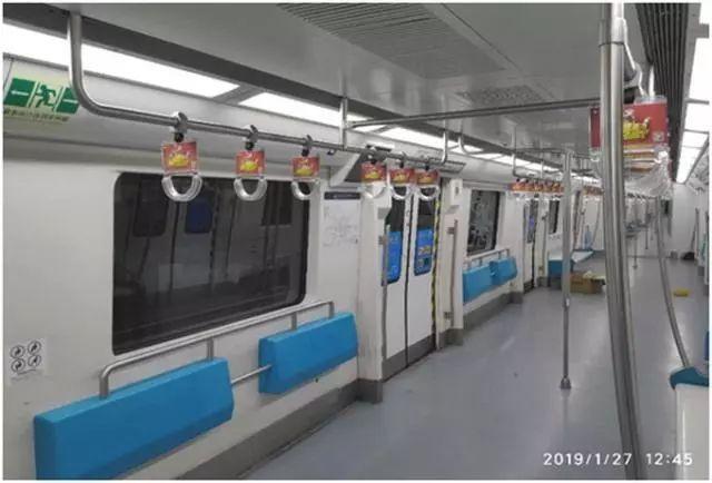 北京地铁10号线:为了你,我已经开始拆椅子了!