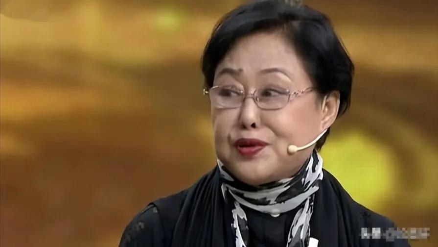 74岁斯琴高娃近况:瑞士老公已去世,她回到国内生活
